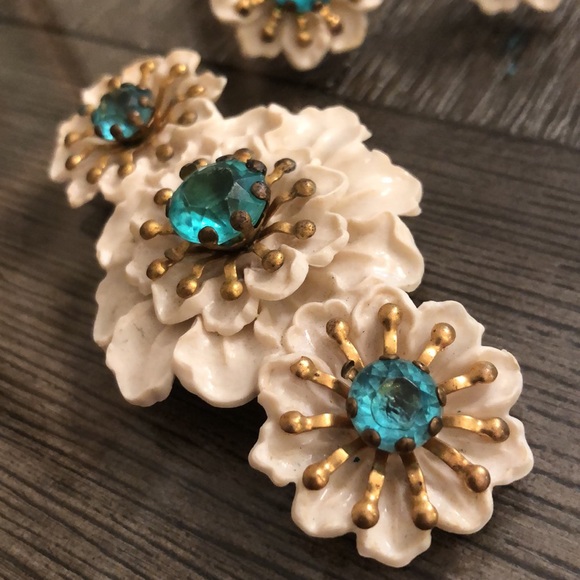 Vintage Celluloid Floral Pin & Clip Earrings Turquoise Gem Center - Picture 3 of 16